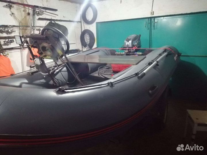 Лодка с мотором