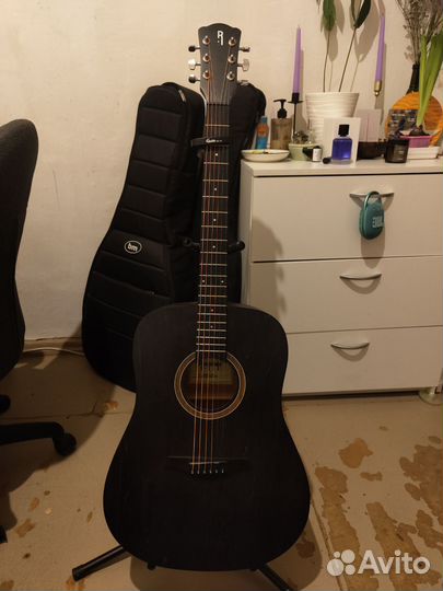 Акустическая гитара