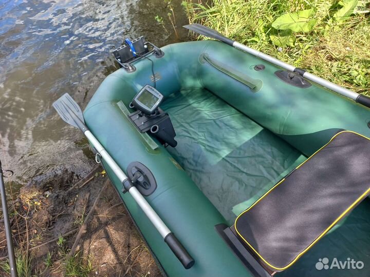 Эхолот и лодка