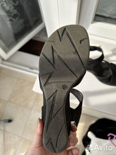 Босоножки женские черные 40 на танкетке
