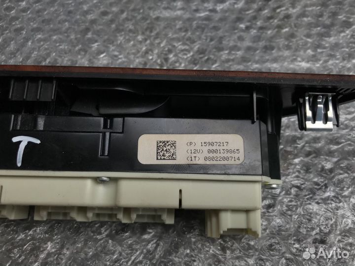 Кнопки правой двери Chevrolet Tahoe III 06-14