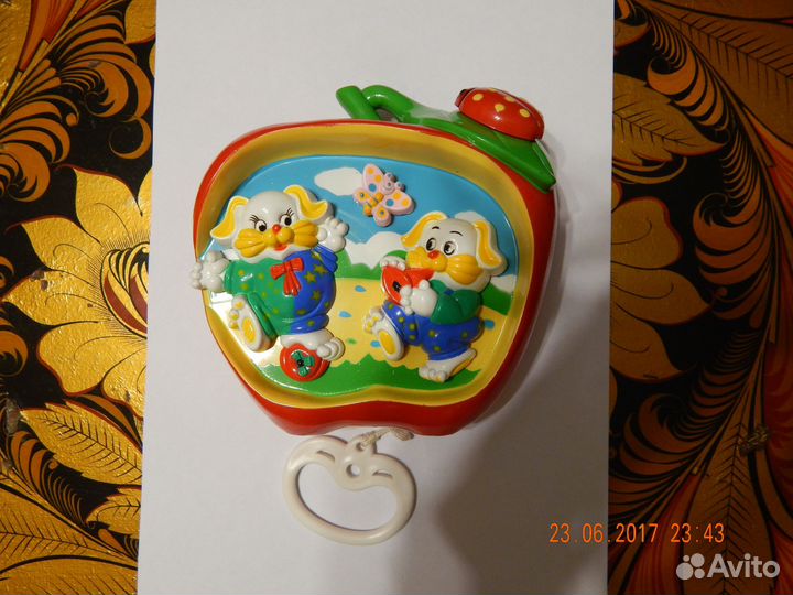 Музыкальная шкатулка-игрушка