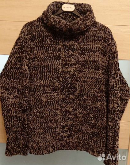 Объемный свитер женский