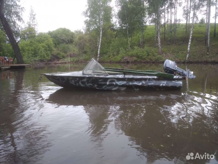 Лотка с мотором и телега