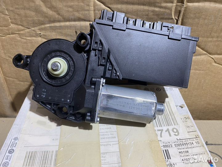 Мотор стеклоподъемника задний Porsche Cayenne Нов