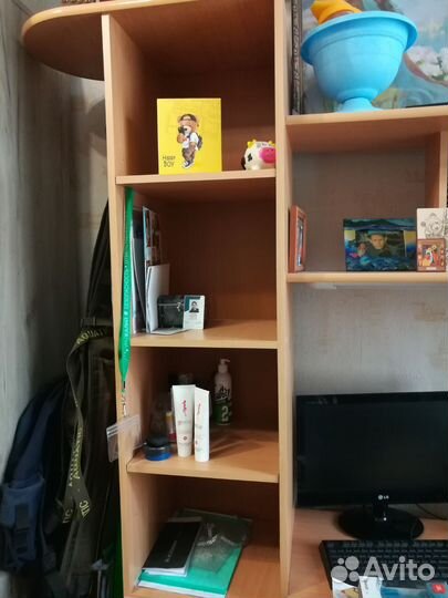 Компьютерный стол +стеллаж
