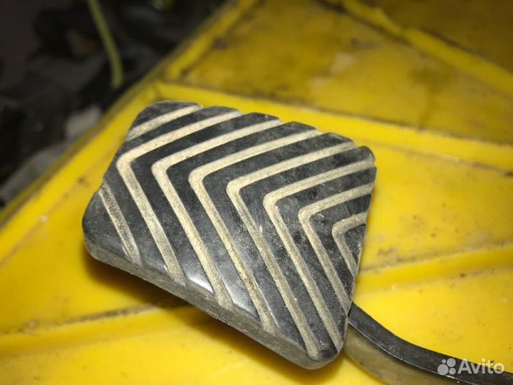 Педаль сцепления Mitsubishi Lancer универсал 1.6