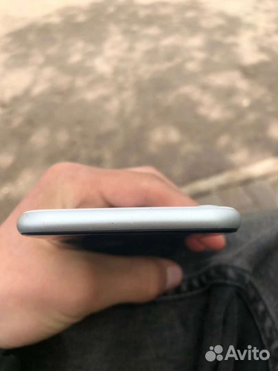 Не рабочий, надо менять плату, se 2020