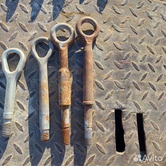 Буксировочный крюк