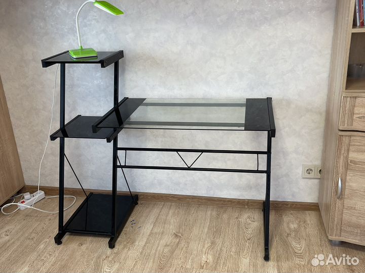 Стол компьютерный стеклянный