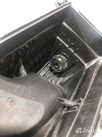 Корпус фильтра правый Volkswagen Touareg Audi Q7