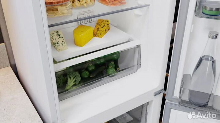 Холодильник двухкамерный Hotpoint HT 4200 W белый