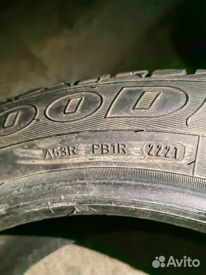 Goodyear Ultragrip 600 215/50 R17 89T