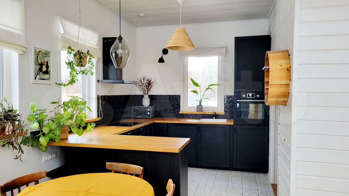 Дом 175 м² на участке 5 сот.