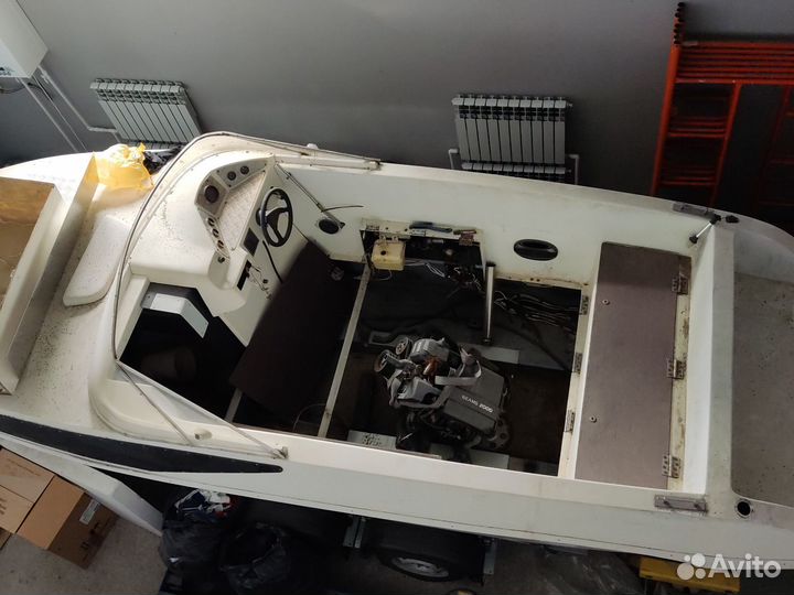 Каютный водометный катер