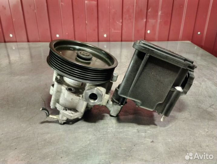 Насос гидроусилителя руля Mercedes C-Class W204