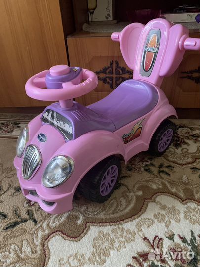 Машина каталка с ручкой