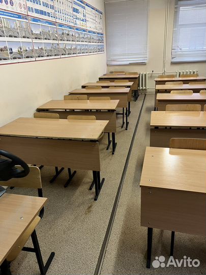 Школьная парта и стул