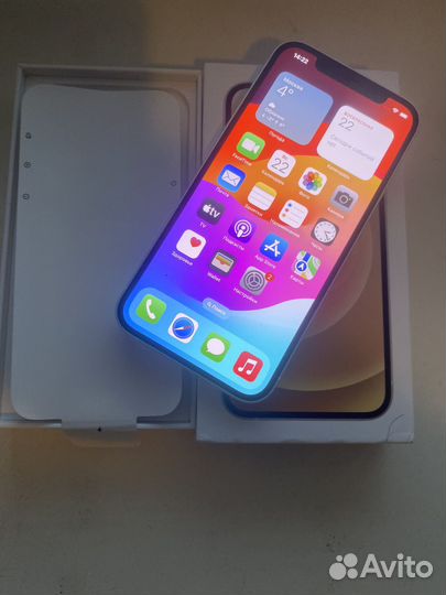 iPhone 12, 64 ГБ