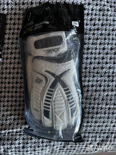 Вратарские перчатки