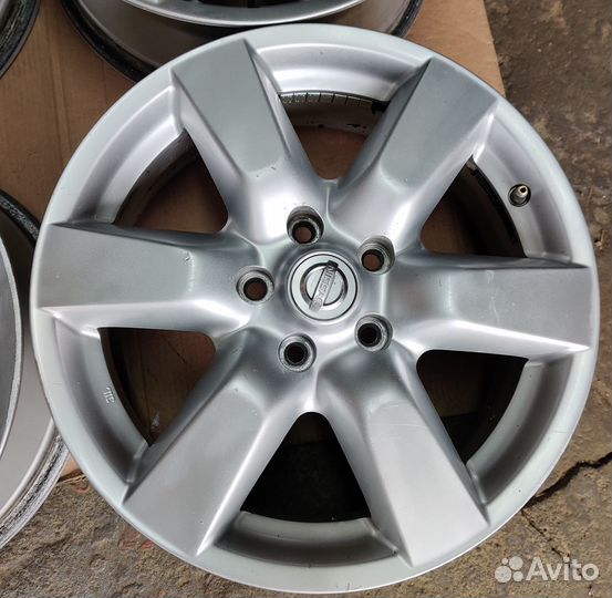 Литье ориг Nissan R17 5x114.3 6.5x17 ET45 d66.1