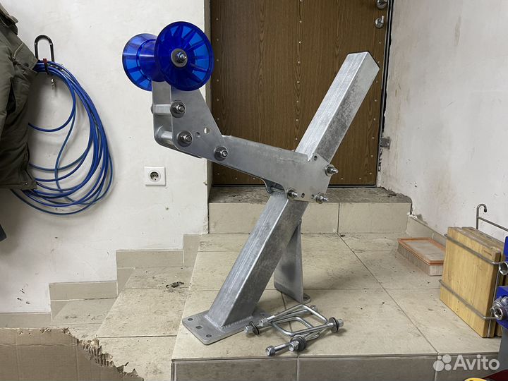 Кронштейн лебедки лодочного прицепа