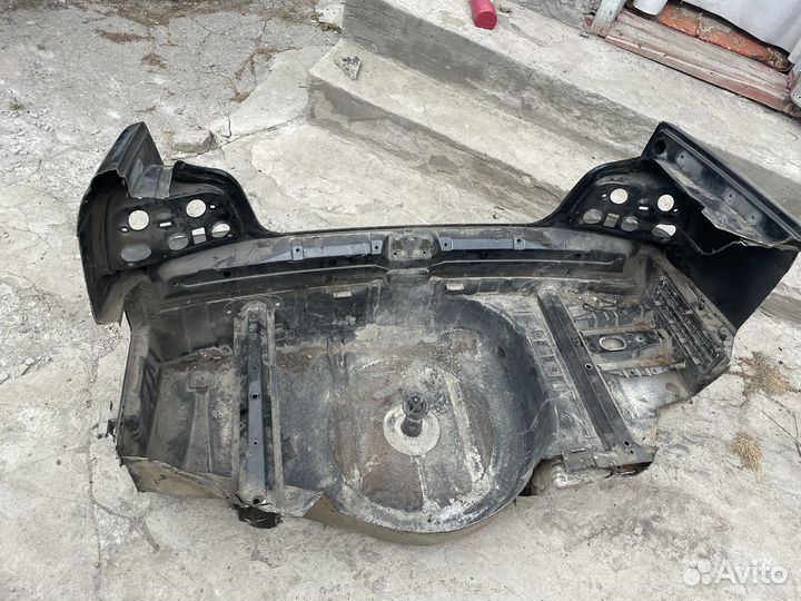 Задняя панель и ниша запаски bmw e36