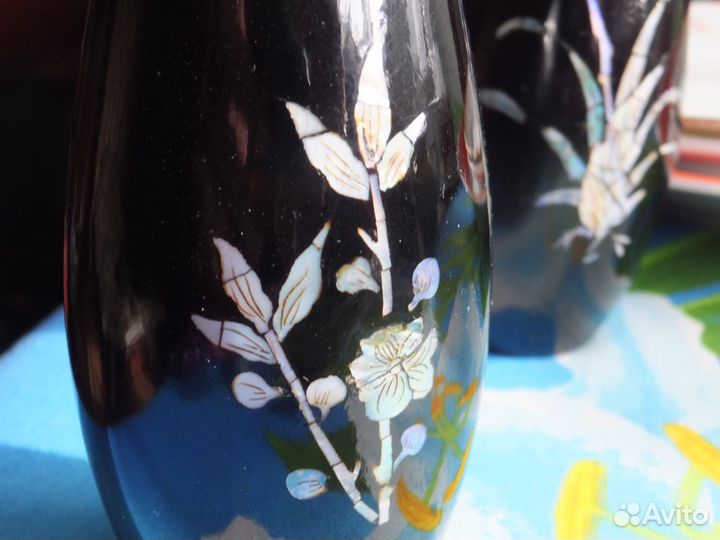 Вазы из дерева с перламутром