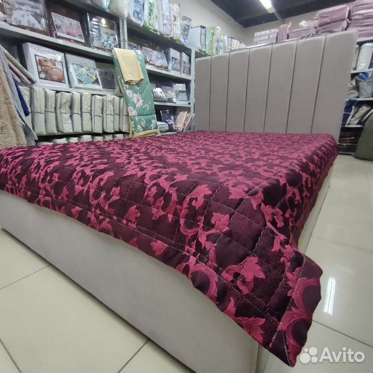 Стеганое велюровые покрывало