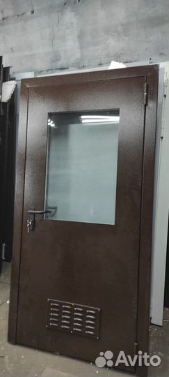 Входная противопожарная металлическая дверь