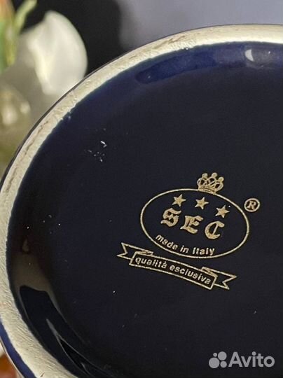 Яркая ваза с крышкой Италия