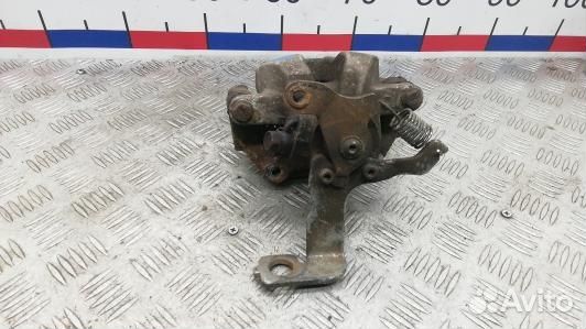 Суппорт тормозной задний правый toyota avensis T27