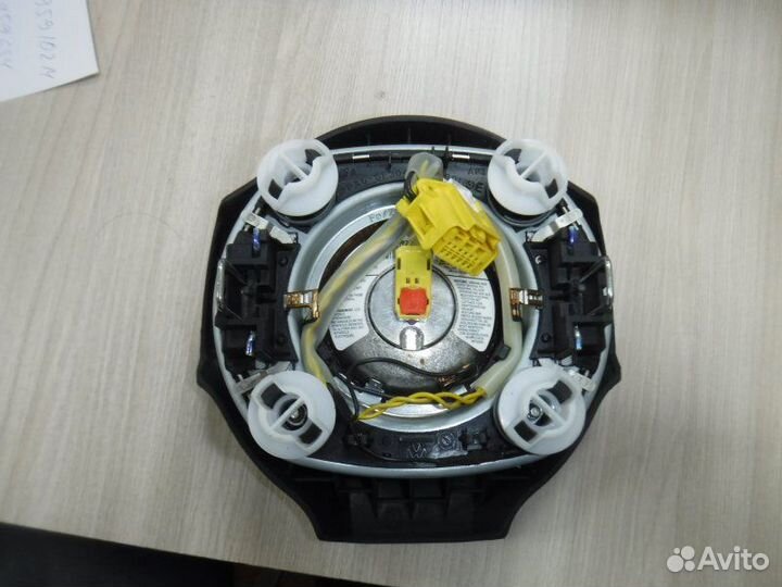 Подушка безопасности водителя Volkswagen Jetta 6