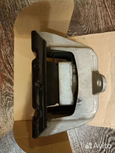 Подушка двигателя