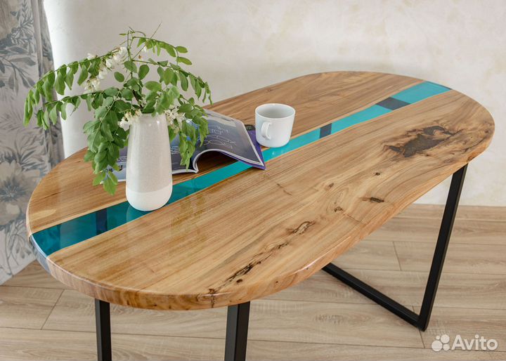 Стол из слэба с эпоксидной смолой