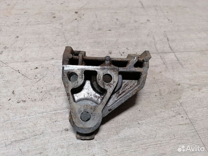 Кронштейн генератора вaз LADA Niva 2131