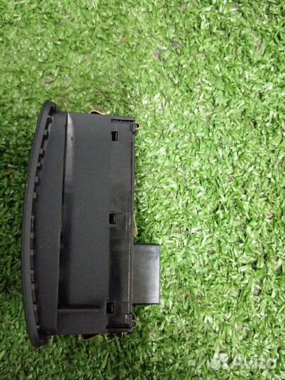 Кнопка аварийной сигнализации Audi A1 8X1 caxb