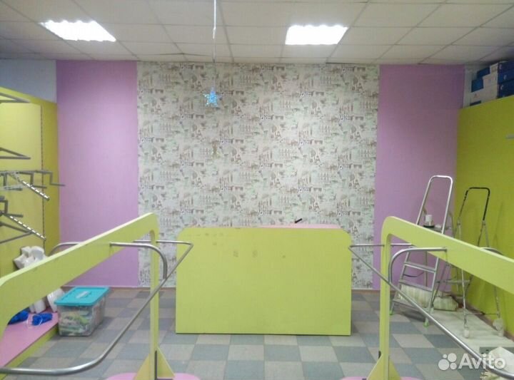 Торговое оборудование для магазина одежды