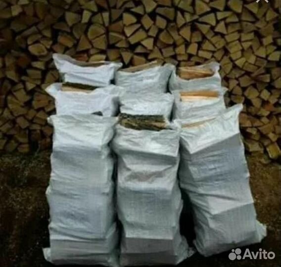 Дрова колотые в мешках