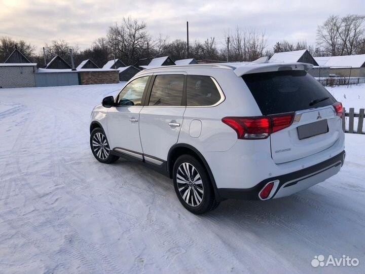 Mitsubishi Outlander 3.0 AT, 2021, 9 000 км