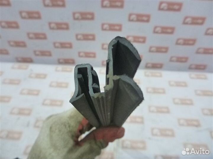 Уплотнитель стекла двери бархотка задний правый