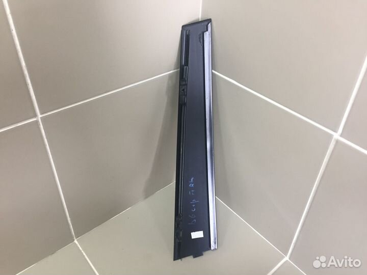 Накладка рамки передней прав двери VW Passat B6