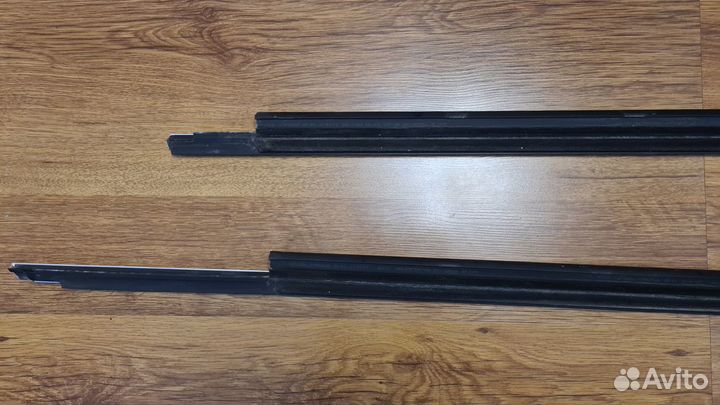 Уплотнитель стекла двери задний левый Audi Q5