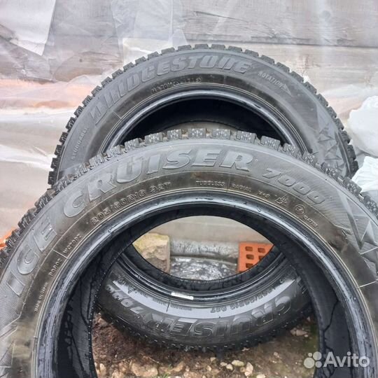 Bridgestone Ice Cruiser 7000 205/60 R16