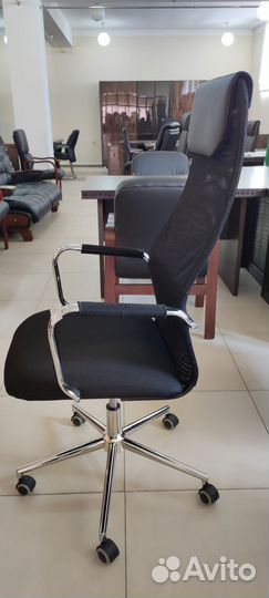 Офисное кресло