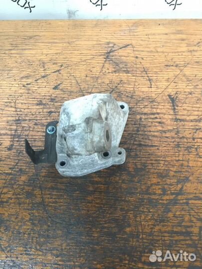 Кронштейн двигателя правый Mercedes E-Class W211