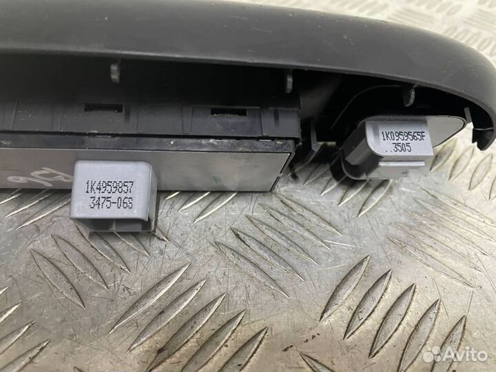 Блок управления стеклоподъемниками Volkswagen Pass