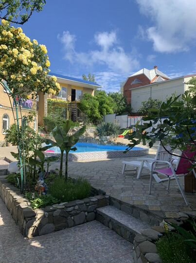 Комната 10 м² в 5-к., 2/2 эт.