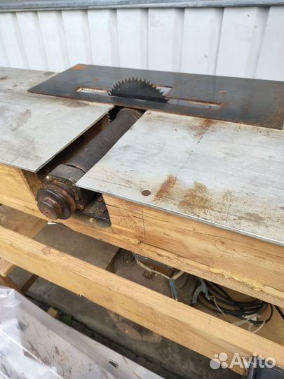 Деревообрабатывающий станок