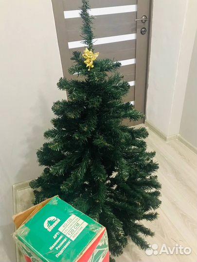 Елка искусственная с игрушками